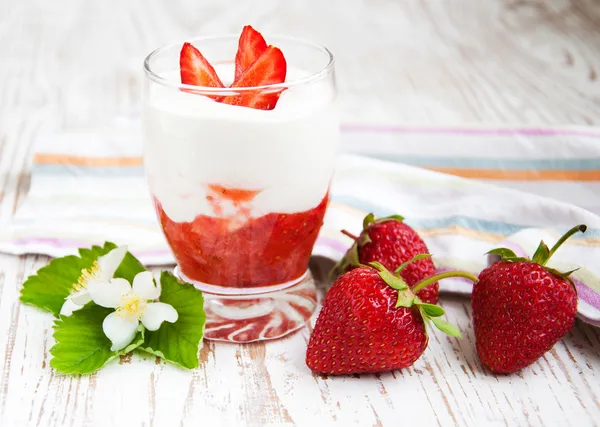 Strawberry Yogurt — Stock Photo, Image