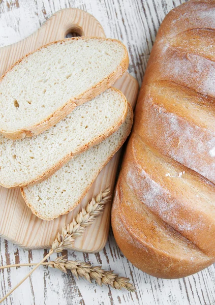 Bread and wheat — Stock Photo, Image