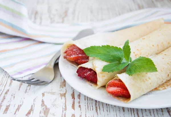 Erdbeer-Pfannkuchen — Stockfoto