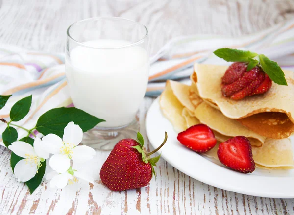 Stawberry pancakes — Stock Photo, Image