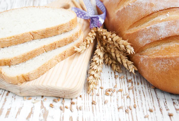 Bread and wheat — Stock Photo, Image