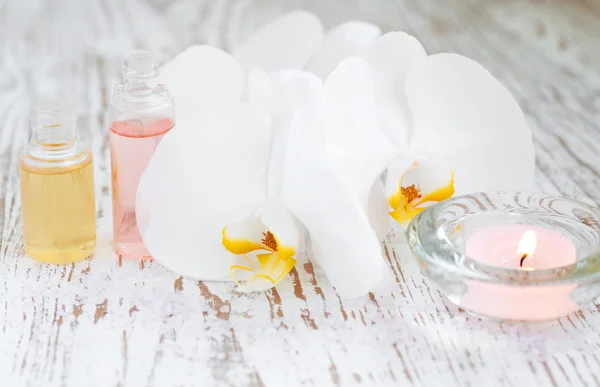 Orchideje a svíčka — Stock fotografie