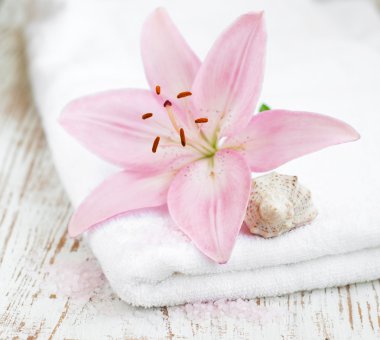 Spa havlu ile çiçek