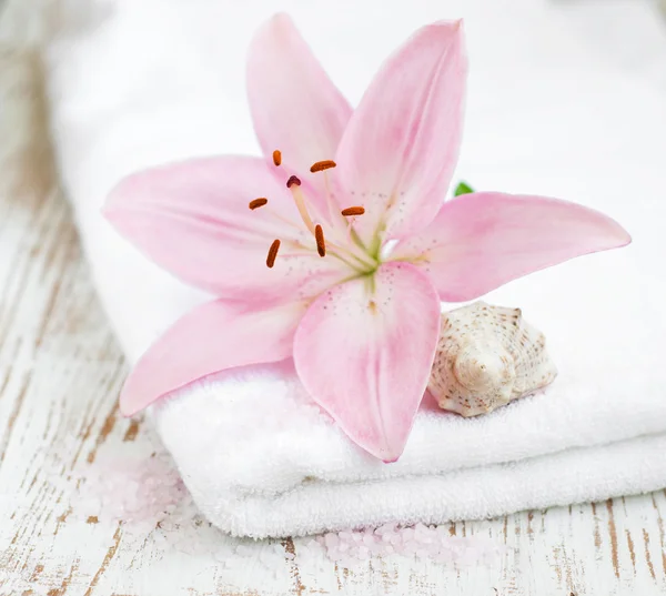 Spa Towel with flower — Stock Photo, Image