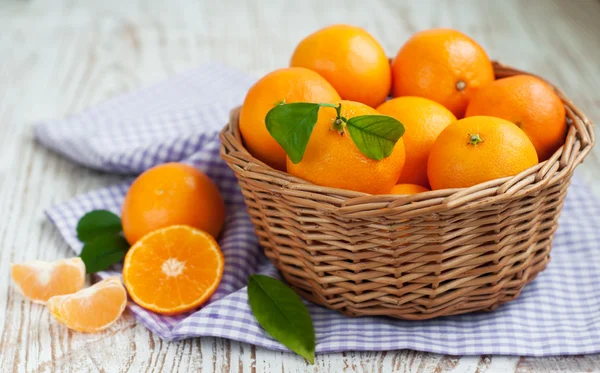 Tangerine with segments — Stock Photo, Image