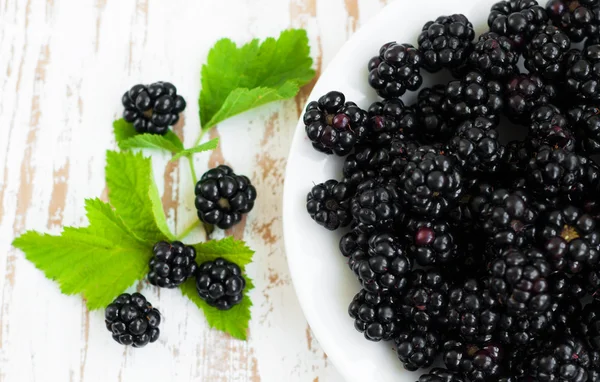 Plate with Blackberries — Stock Photo, Image