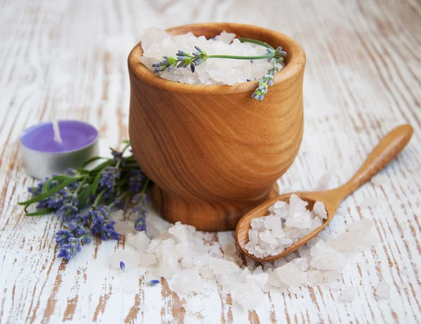 Mortar and pestle with lavender salt — Stock Photo, Image