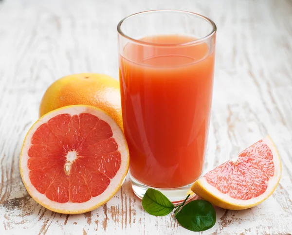 葡萄柚汁和成熟葡萄柚 — 图库照片