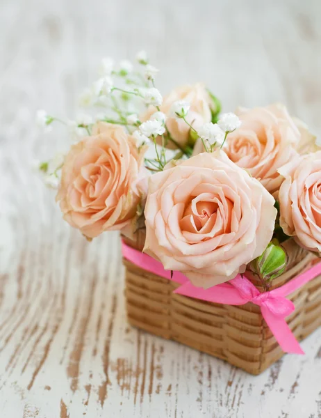 Светло-розовые розы — стоковое фото