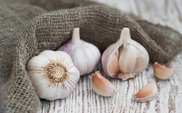 Burlap sack with garlic — Stock Photo, Image