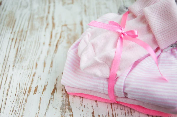 Vêtements pour bébés nouveau-nés — Photo