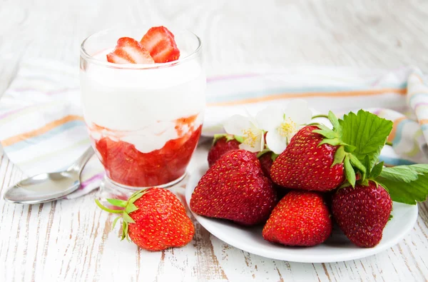 Yogurt alla fragola — Foto Stock