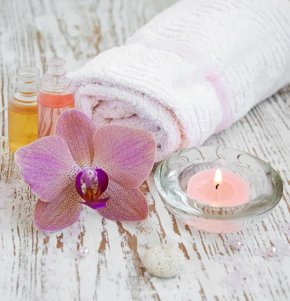 Conjunto de spa com orquídeas — Fotografia de Stock