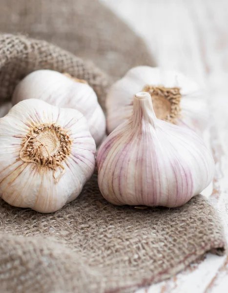 Burlap sack with garlic — Stock Photo, Image