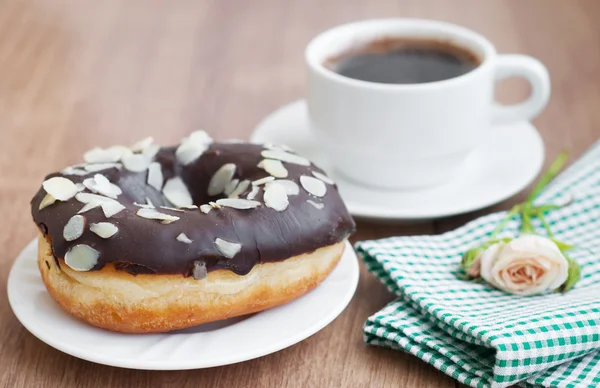 Kaffee und Donut — Stockfoto