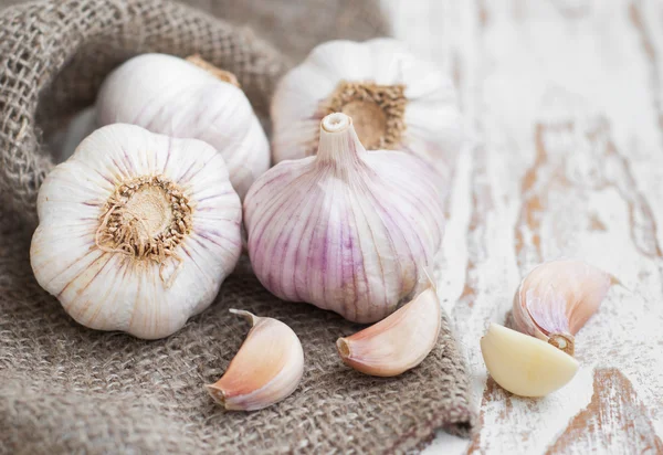 Burlap sack with garlic — Stock Photo, Image