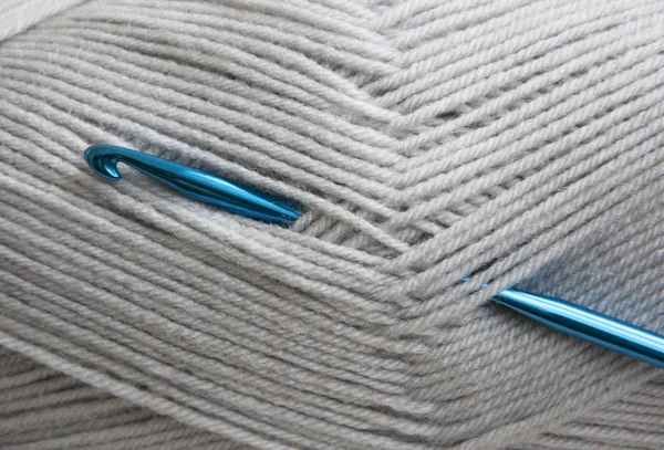 Crochet hook and knitting yarn — Stock Photo, Image