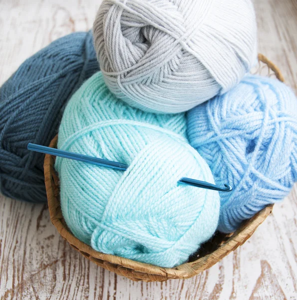 Crochet hook and knitting yarn — Stock Photo, Image