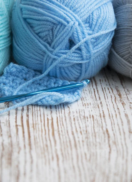 かぎ針編みのフックと編み糸 — ストック写真