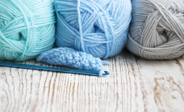 かぎ針編みのフックと編み糸 — ストック写真