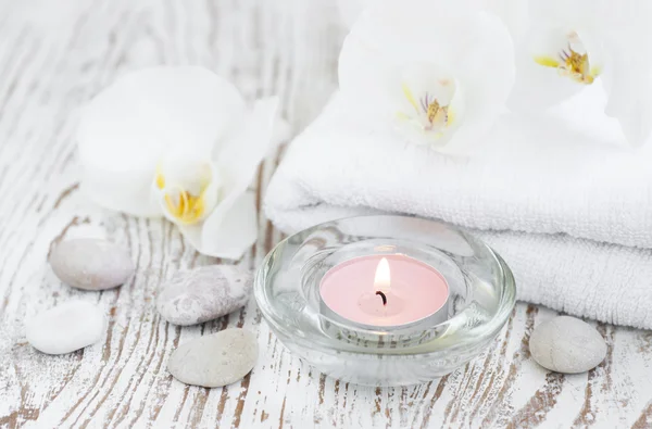 Set de spa con orquídeas blancas — Foto de Stock