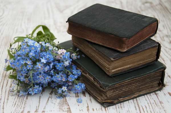 Forget-me-nots flowers and old books — Stock Photo, Image