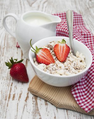 çilek tahıl müsli