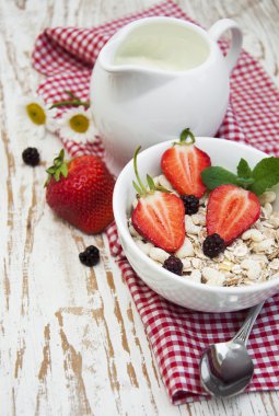 çilek tahıl müsli