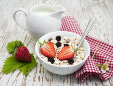 çilek tahıl müsli