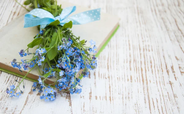 Forget-me-nots flowers and old book — Stock Photo, Image