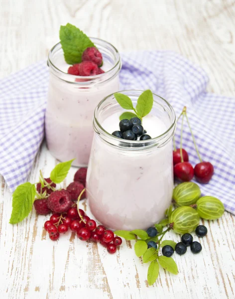 Fruit yogurt — Stock Photo, Image