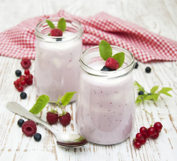 Fruit yogurt — Stock Photo, Image