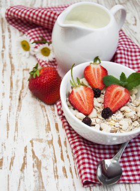 çilek tahıl müsli