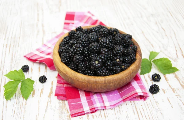 Schüssel mit Brombeeren — Stockfoto