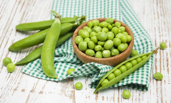 Färska trädgård ärter — Stockfoto