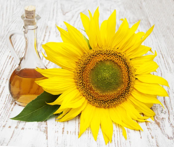 Sonnenblume und Öl — Stockfoto