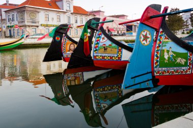 ayrıntı geleneksel moliceiro tekneler Aveiro, Portekiz