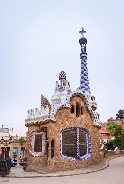 Ingang paviljoen van het park guell in barcelona, Spanje — Stockfoto