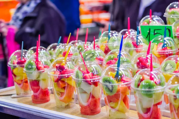 Set packed of fresh fruits in La Boqueria market, in Ramblas str — Stock Photo, Image