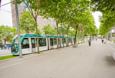 çalışma ve içinde geçen bir tramvay sabah yürüyüş