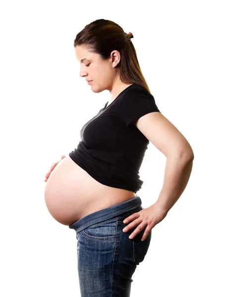 Schöne schwangere suchen ihren Bauch isoliert — Stockfoto