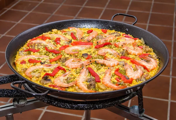 geleneksel İspanyol paella detayını tavada pişirilir.