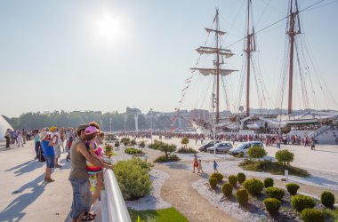 İspanyol Donanma gemisi, juan sebastian elcano, limana demirledi bes