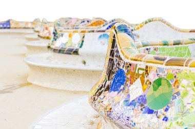 ayrıntı üzerinde izole park guell, tezgah, renkli mozaik