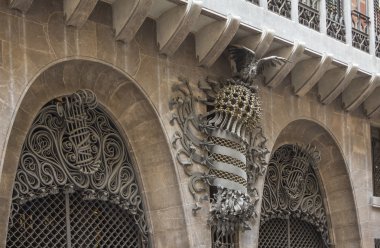 Barcelona gaudi tarafından tasarlanan guell saraya