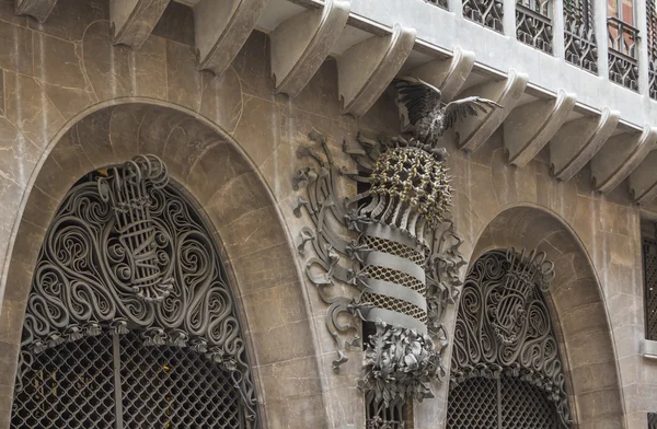 Του guell παλάτι σχεδιάστηκε από τον gaudi, στη Βαρκελώνη — Φωτογραφία Αρχείου