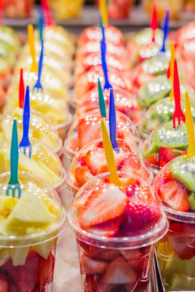 Packed of fruits in La Boqueria market, Barcelona — Stock Photo, Image