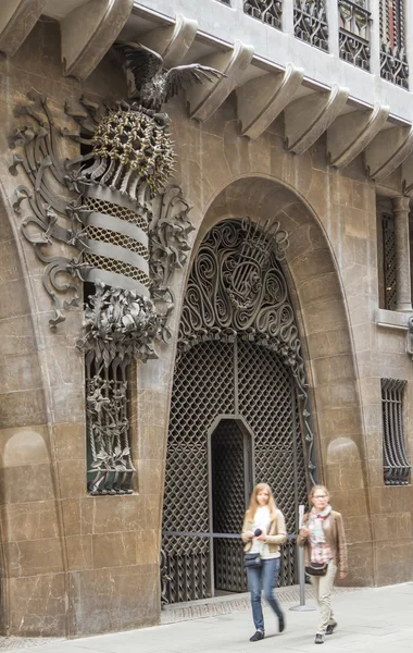 Guell palace designad av antoni gaudi, barcelona — Stockfoto