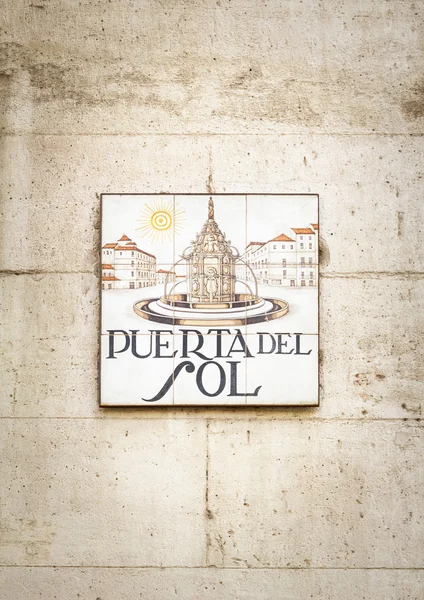 Cartel de Puerta del Sol en Madrid, España — Foto de Stock