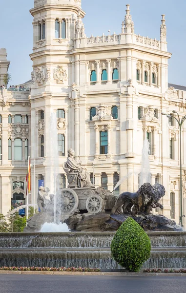 Berühmter cibeles brunnen platz in madrid, spanien — Stockfoto